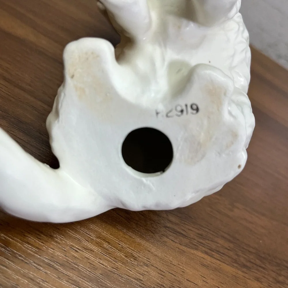 Vintage  LEFTON Fluffy‎ White Persian Kitten Porcelain Cat Tail Hang off Shelf